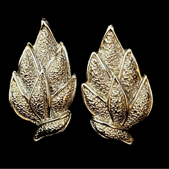 Vintage Coro Earrings - Picture 3 of 9